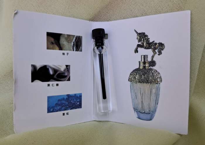 CVerlaln Perfume Sample 2ml - Grapefruit, Chocolate, and Cedar