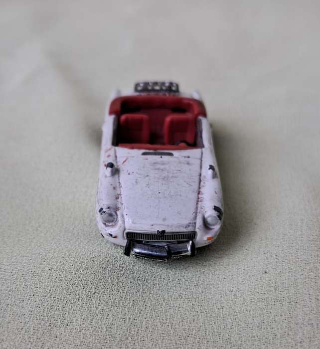Hongwell MGB Cabriolet 1:72 DAMAGED