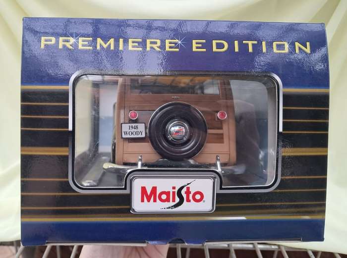 Maisto Premiere Edition 1:18 1948 Chevrolet Fleetmaster Woody