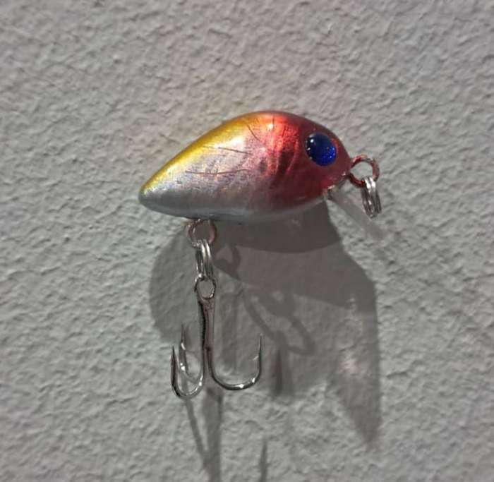 Hard Plastic Fishing Lure Rattle Mini Crankbait Gold-back Red/Silver Fade 1.9g