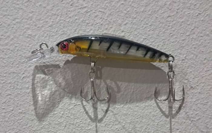 Hard Plastic Fishing Lure Rattle Minnow Jerkbait See-through Clear-Yellow fade Black-Stripe 4g