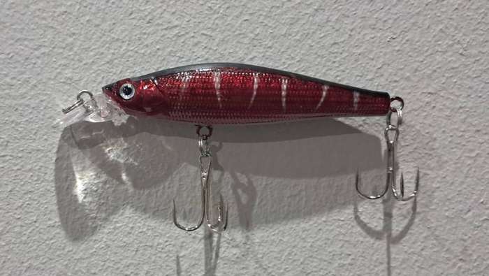 Hard Plastic Fishing Lure Rattle Minnow Jerkbait black-back Striped Deep Red 8.5g