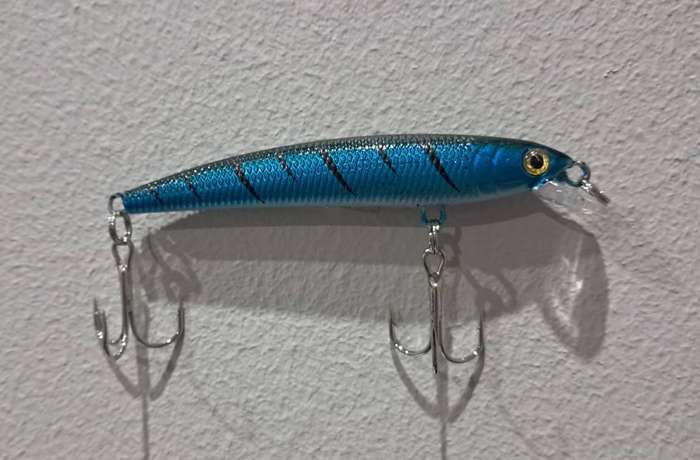 Hard Plastic Fishing Lure Rattle Jerkbait Striped Black-back Blue 5.5g