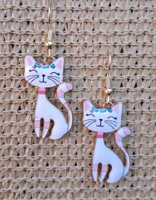 Metal Cat Earrings - White & Pink