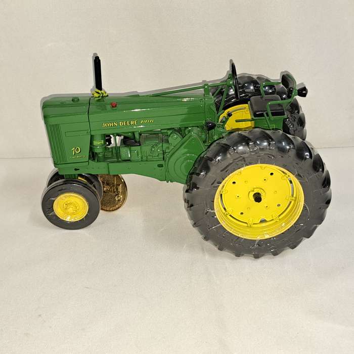 John Deere 70 Tractor No 7 Diesel Tractor - Classics Series - Scale 1/16