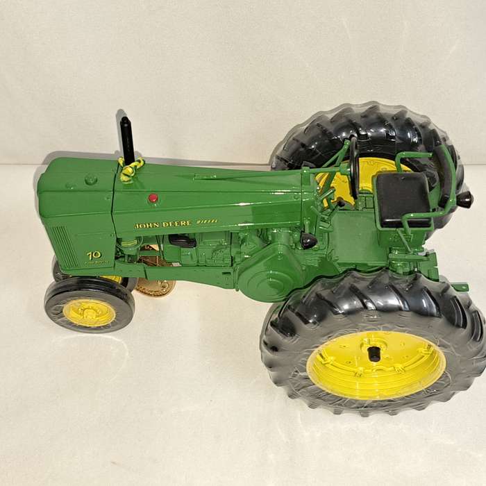John Deere 70 Tractor No 7 Diesel Tractor - Classics Series - Scale 1/16