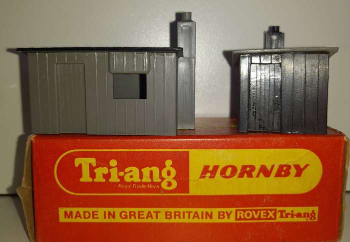 Railway: Set of two Lakeside Huts (HO Gauge) by Triang/Hornby