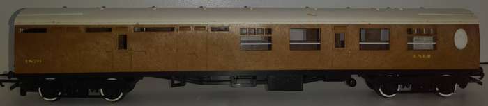 Railway: 3rd Coach (HO Gauge) by Tri-ang/Hornby