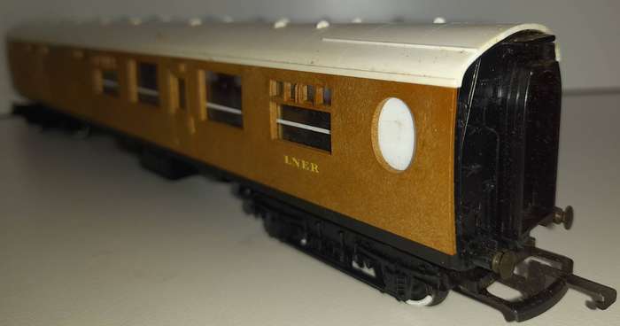 Railway: 3rd Coach (HO Gauge) by Tri-ang/Hornby