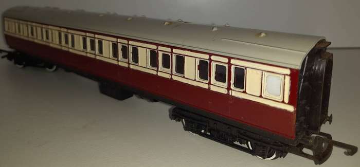 Railway: Full Third Coach (HO Gauge) by Tri-ang/Hornby