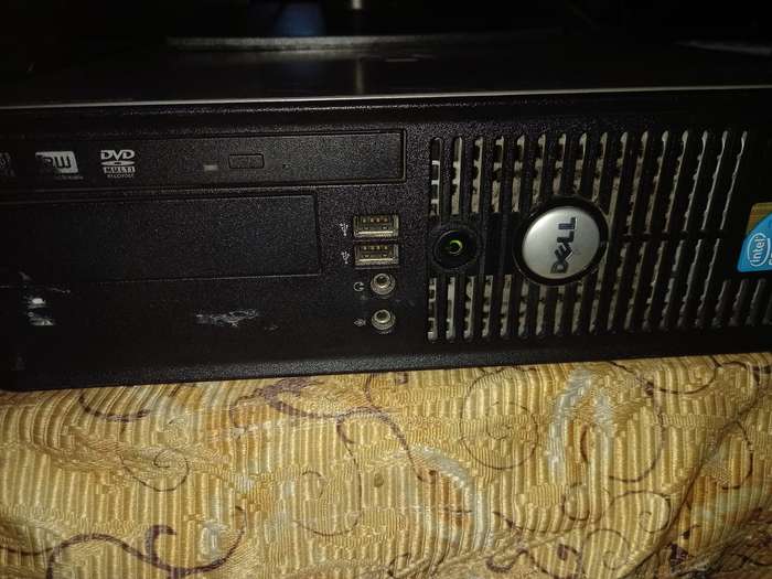 Dell Core 2 quad tower and LG Flatron 1919S screen
