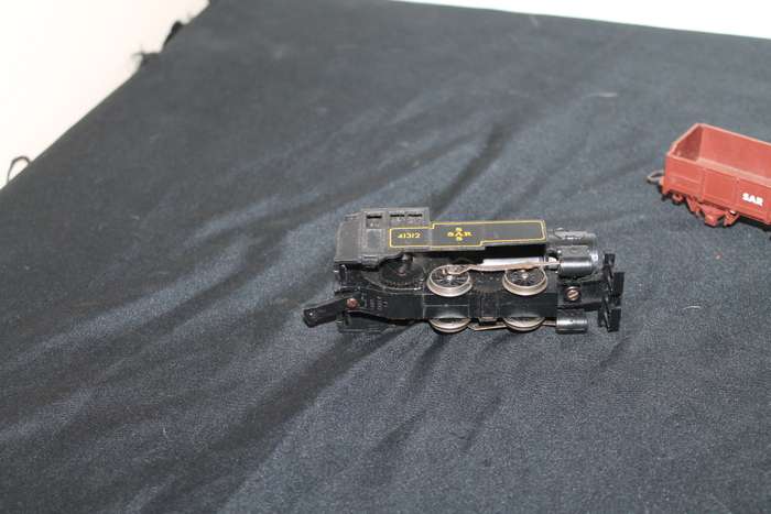 Lima Locomotive with 2 Carriages