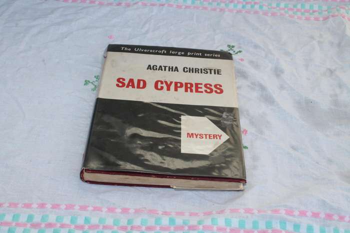 Agatha Christie Sad Cypress Large print