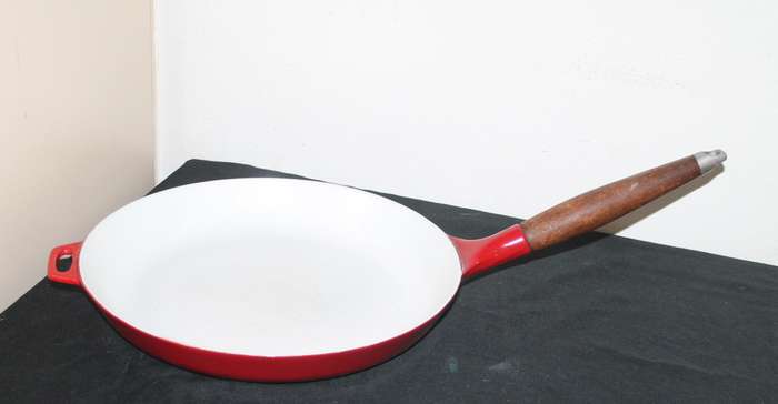 2 cast Iron Frying Pans