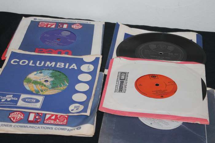 10 7 Singles lot 1