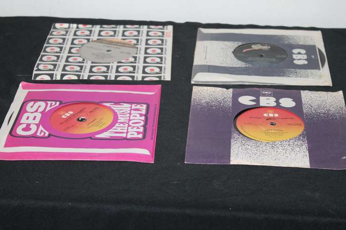 10 7 Singles Lot 5