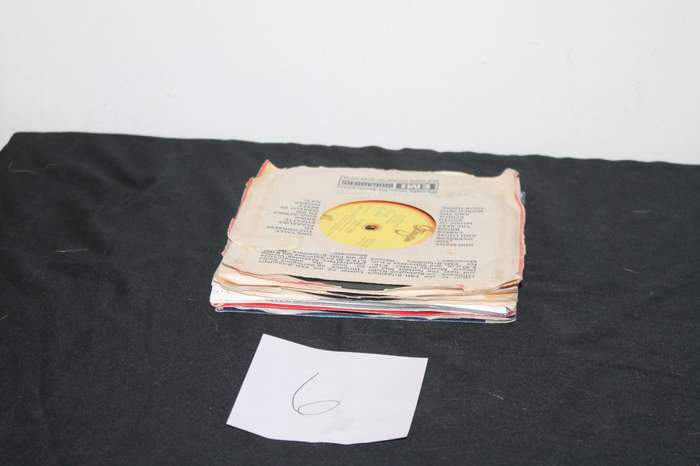 10 7 Singles Lot 6