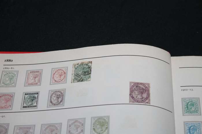 Stamp Album 500 Assorted Stamps