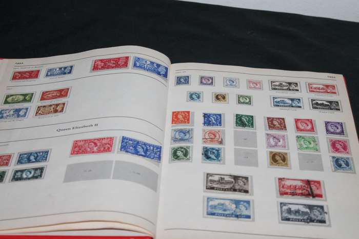 Stamp Album 500 Assorted Stamps