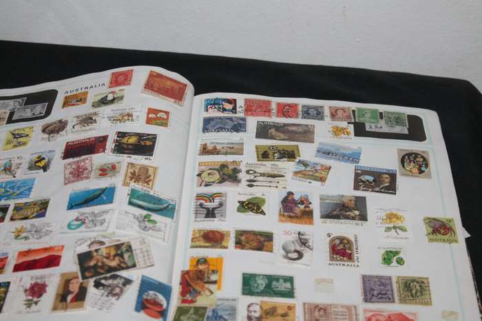 Stamp Album 1300 Assorted Stamps