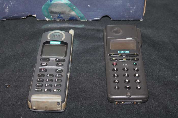 2 Siemens Cell Phones Spares