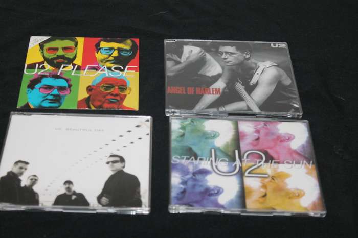 18 U2 Single cd's