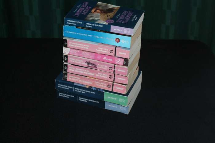 9 Mills and Boon 2 in 1 Stories