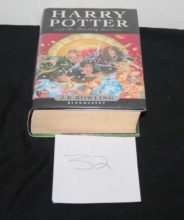 J K Rowling Harry Potter and the deadly Hallow