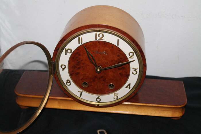 Small Mantle Clock