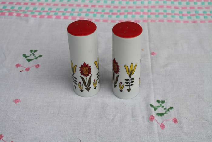 Retro Salt and Pepper Set