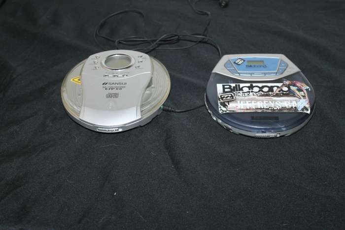2 Cd Walkman's