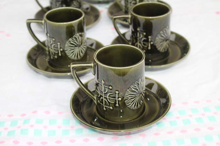 Retro 1960's Totem Susan Williams Ellis 5 Coffee Cups and Saucers