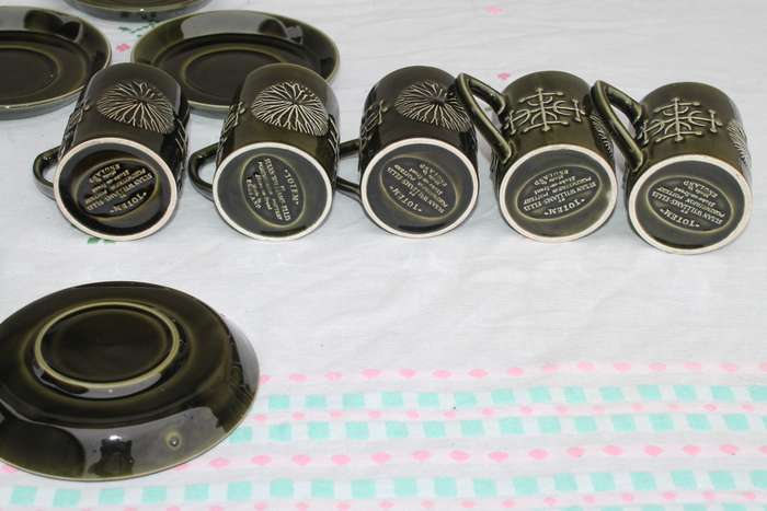 Retro 1960's Totem Susan Williams Ellis 5 Coffee Cups and Saucers