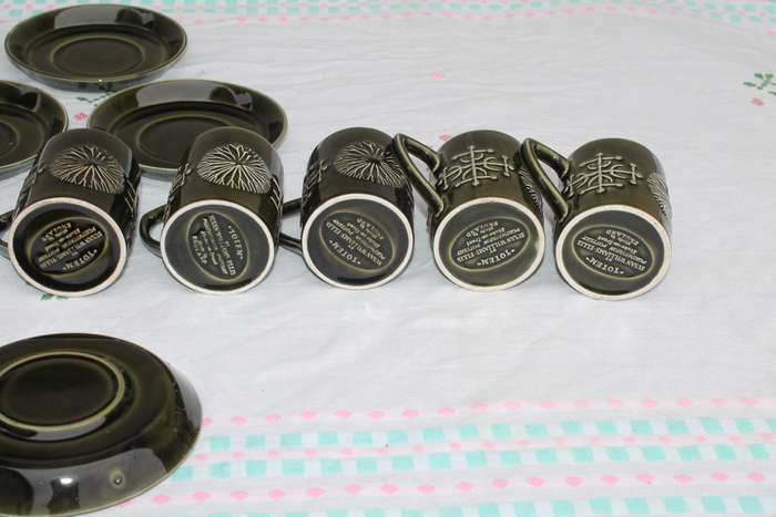Retro 1960's Totem Susan Williams Ellis 5 Coffee Cups and Saucers