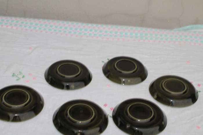 Retro 1960's Totem Susan Williams Ellis 5 Coffee Cups and Saucers