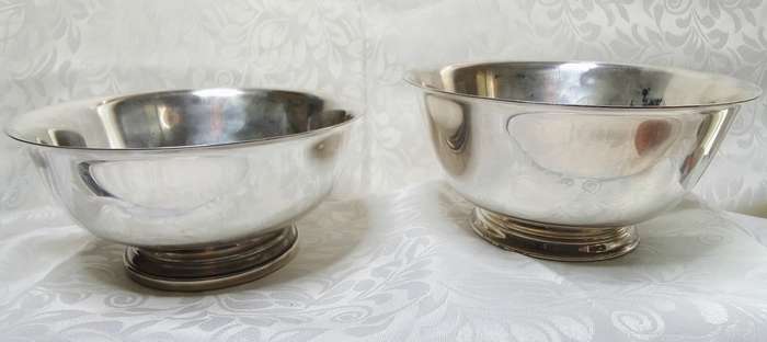 Two very pretty vintage silver plated bowls