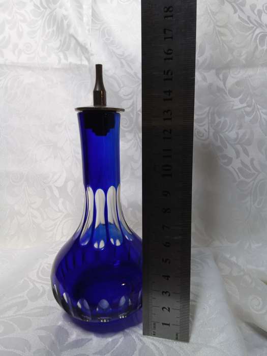 Beautiful vintage cobalt blue crystal cut glass cruet
