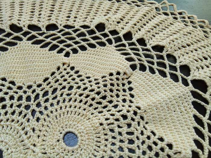 Stunning vintage hand crocheted doily