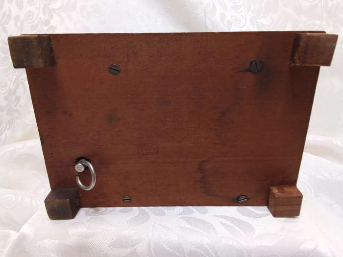 MCM vintage wooden cabin/house musical cigarette dispenser, c. 1950-60's