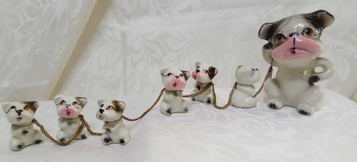 Very unique vintage Porcelain chain family