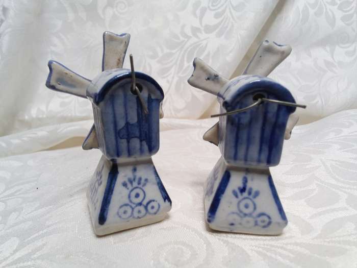 Pretty Delft windmill Salt and Pepper set
