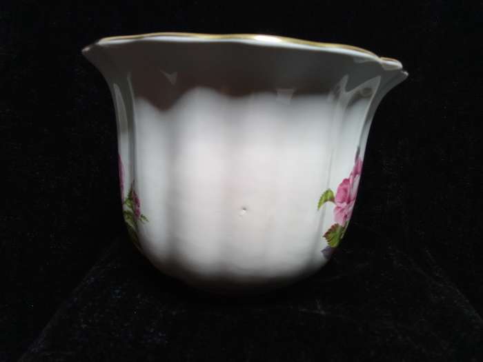Delightful vintage Royal Gouda planter/vase