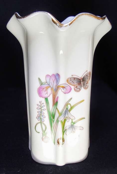 Gorgeous little vase from the Leonardo collection by Helen Phillips