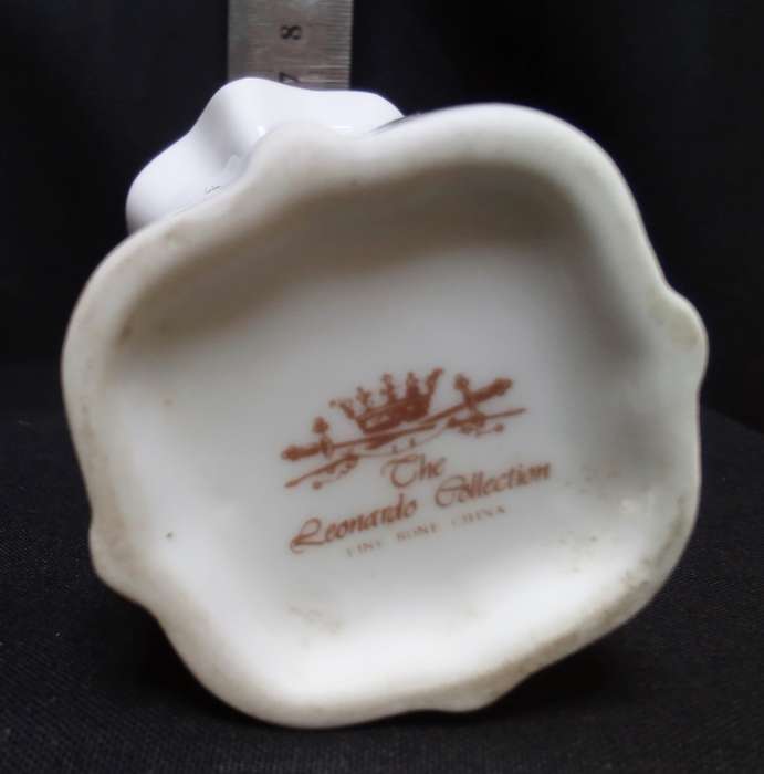 Gorgeous little vase from the Leonardo collection by Helen Phillips