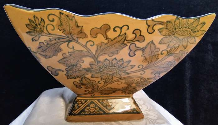 Beautiful vintage "genuine ming blue" bowl