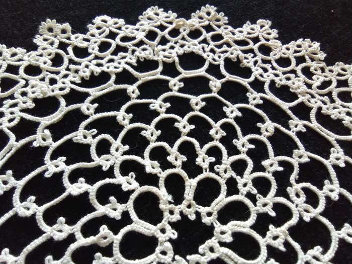 Another gorgeous tatted cream doily