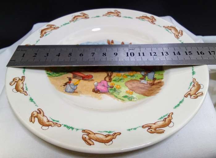 Beautiful Bunnykins side plate