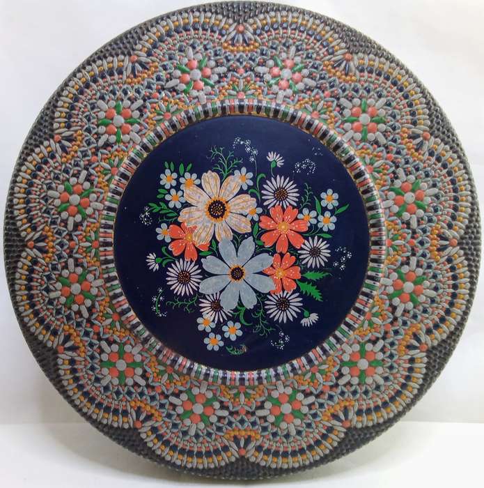 Exquisite vintage biscuit tin from Holland