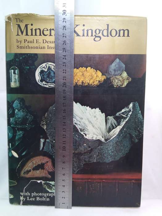 The Mineral Kingdom by Paul E. Desautels ~ HCDJ ~ 1969