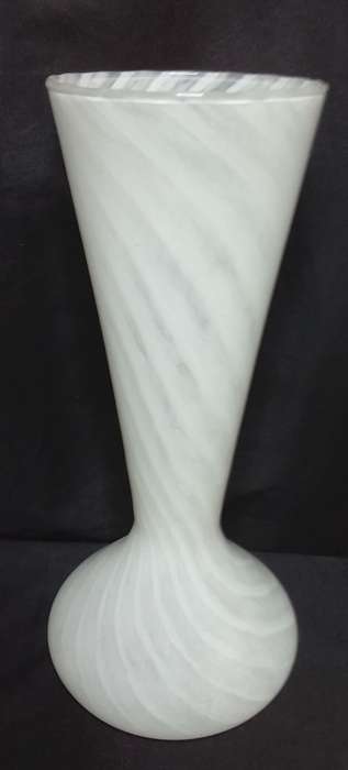 Stunning hand blown Art Glass white swirl spiral bulbous vase